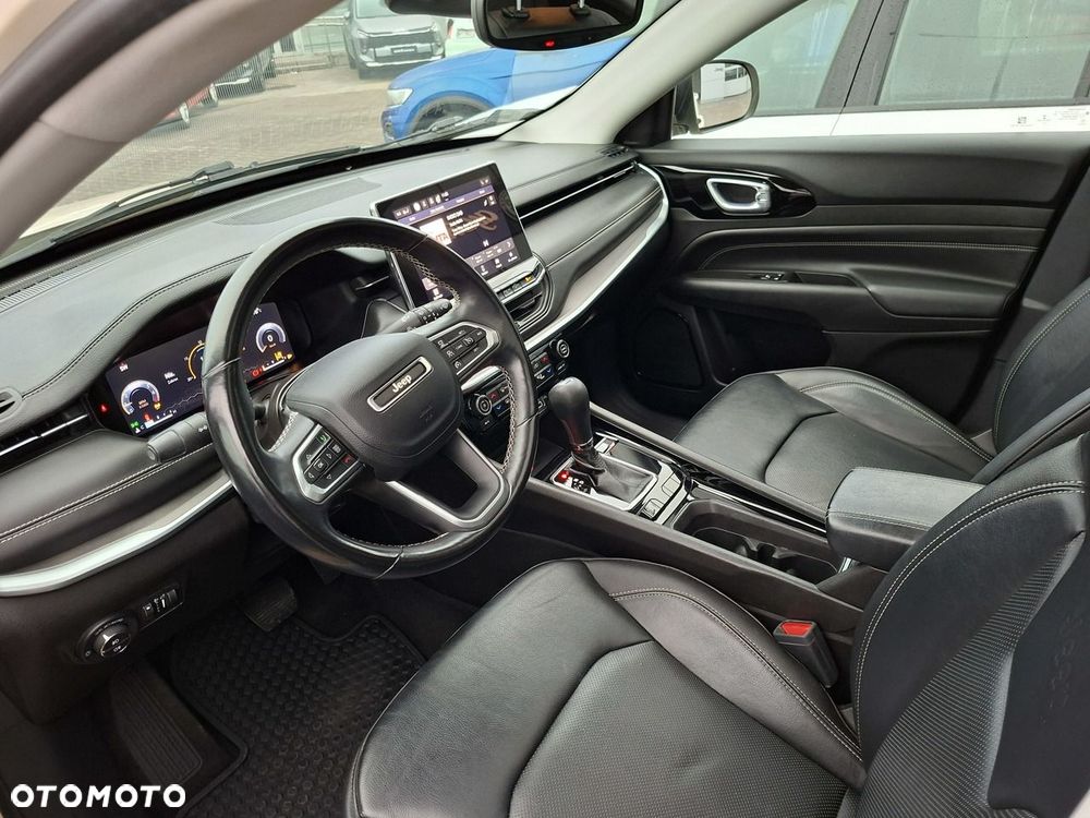 Jeep Compass - 32