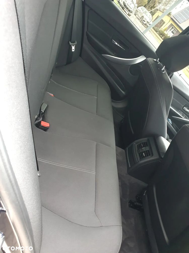 BMW Seria 3 328i Sport Line - 9