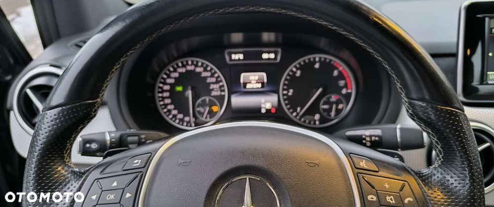 Mercedes-Benz Klasa B 220 d 4Matic 7G-DCT AMG Line - 30