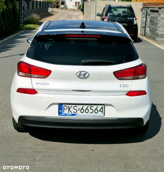 Hyundai i30 1.6 CRDi BlueDrive Premium DCT - 16