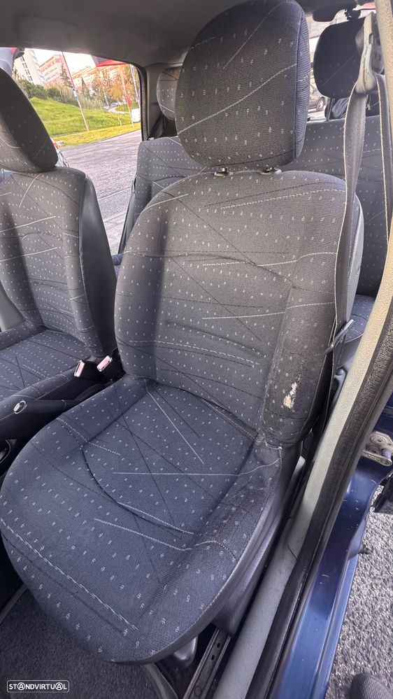 Renault Clio 1.2 16V Confort Authentique - 6