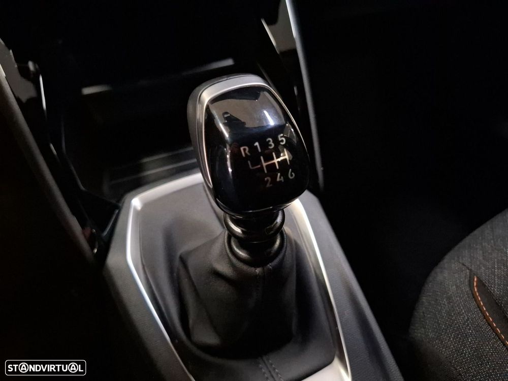 Peugeot 2008 1.2 PureTech Style — fotografia 17