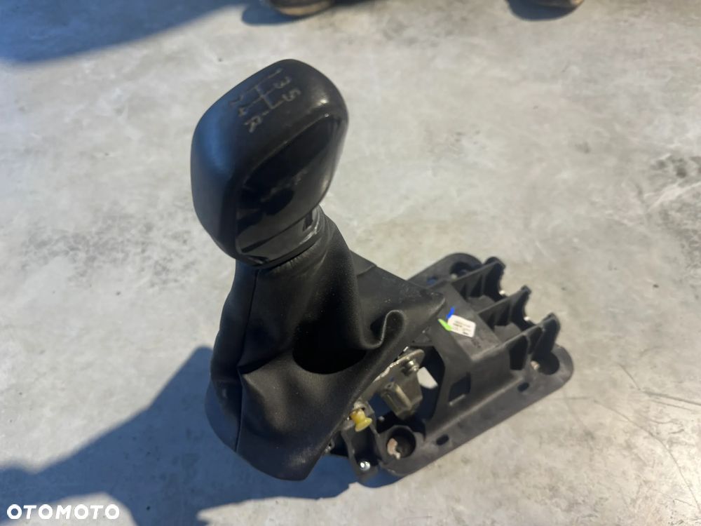 Lewarek gałka zmiany biegów Peugeot 9676190280 - 2