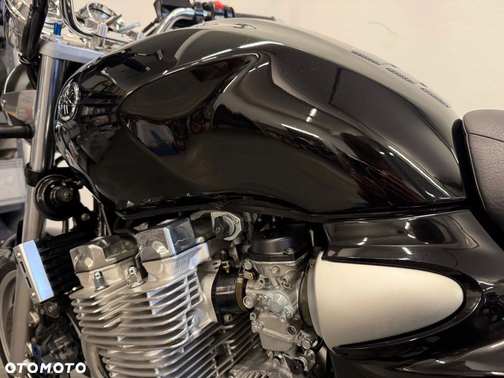 Yamaha XJR - 21