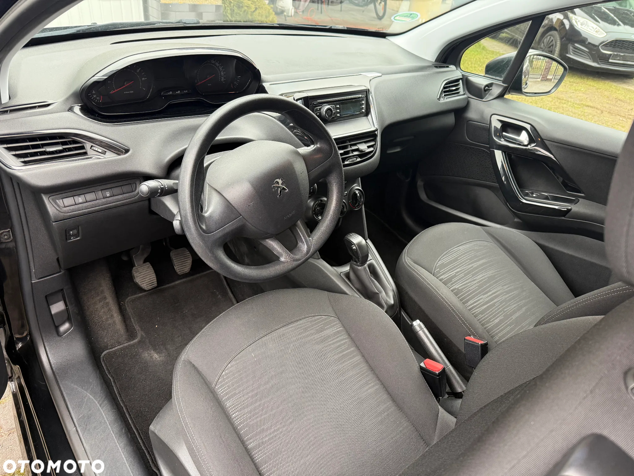 Peugeot 208 - 13