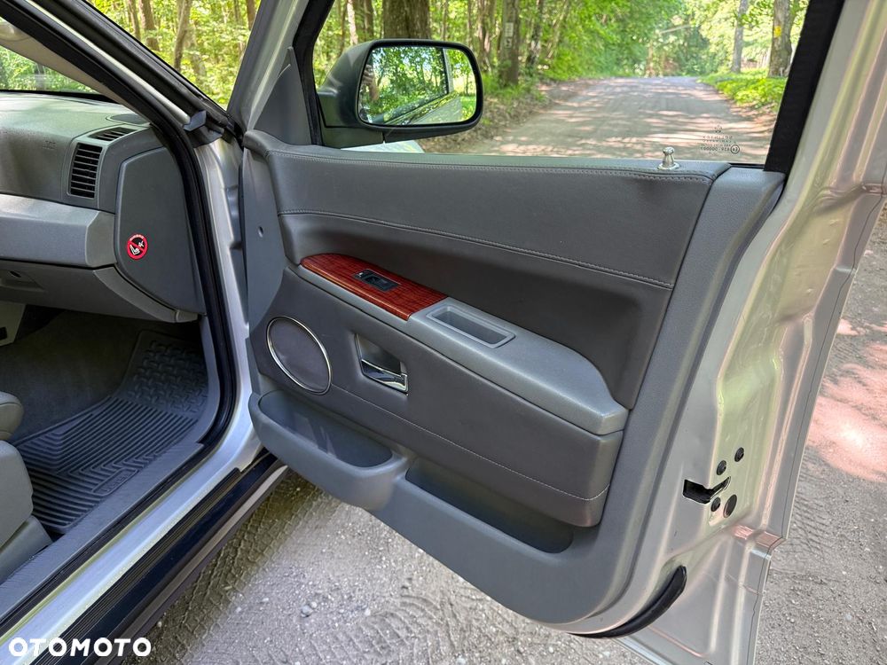 Jeep Grand Cherokee - 16