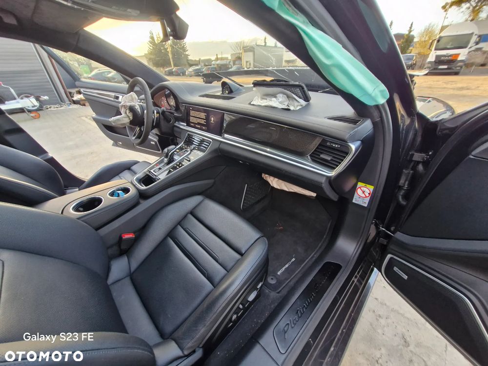 Porsche Panamera 4 E-Hybrid 10 Years Edition - 27