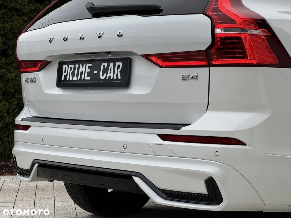 Volvo XC 60 B4 D Plus Dark - 38