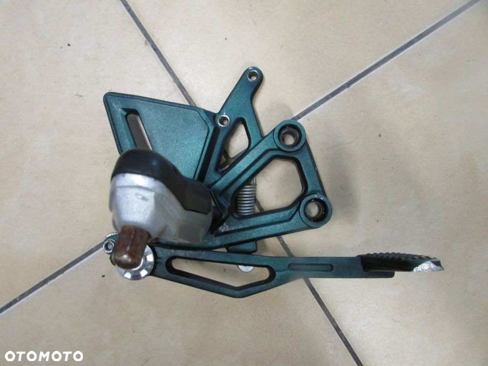 Benelli Leoncino 250 podnóżek set prawy - 1