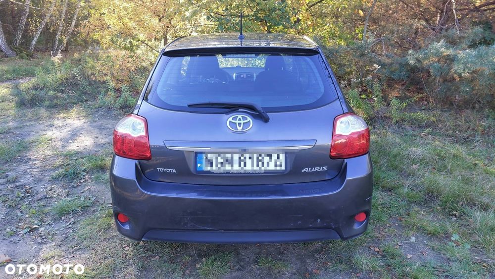 Toyota Auris 2011 photo 3