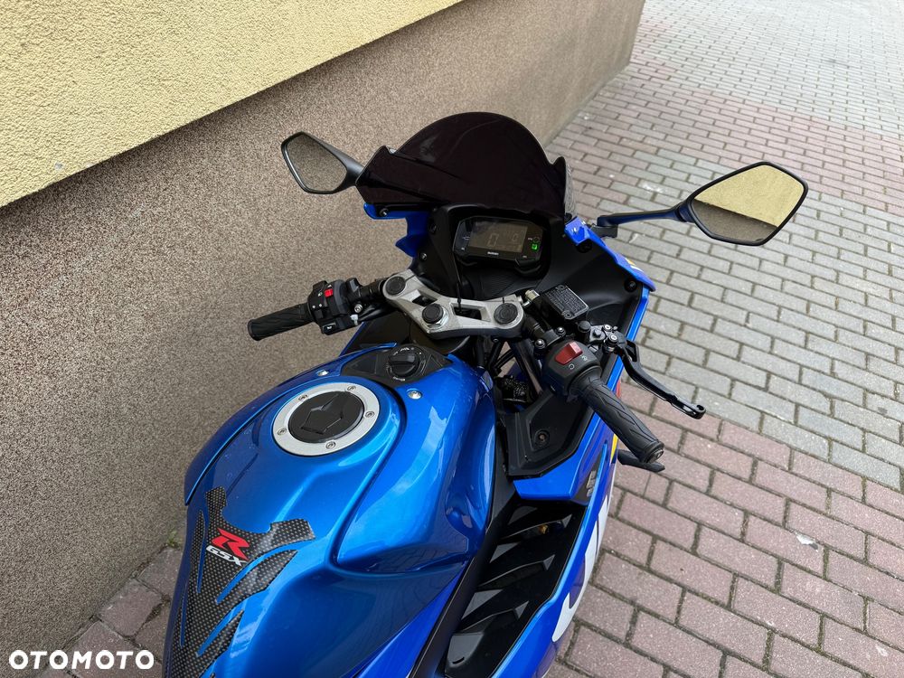 Suzuki GSX-R - 6