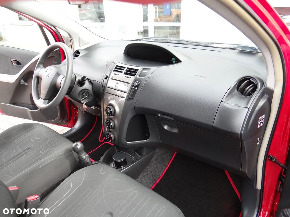 Toyota Yaris 1.0 Terra EU5 - 33