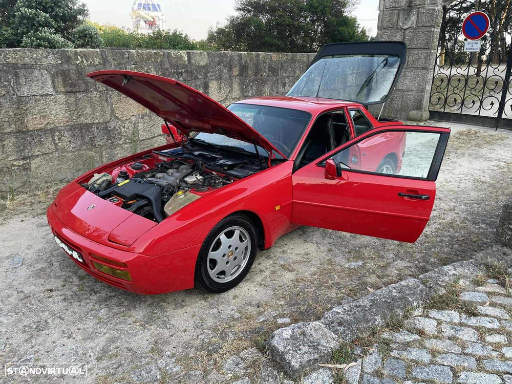 Porsche 944 Turbo - 11