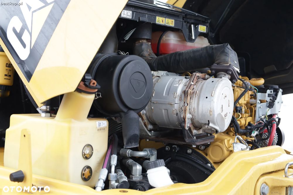 Caterpillar CAT 906M - 33