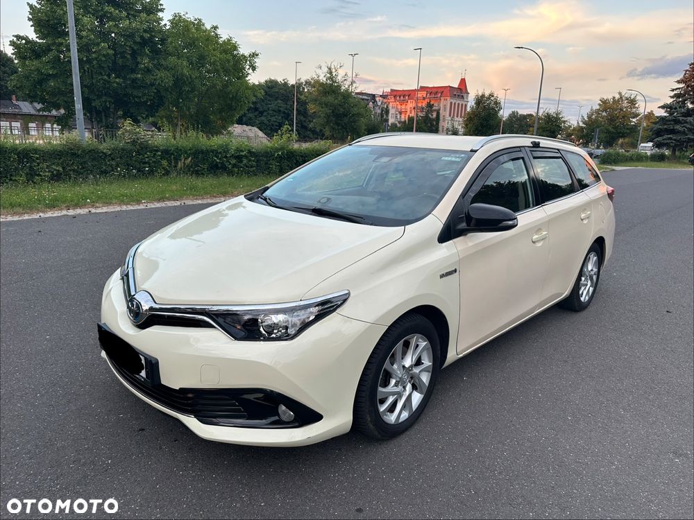Toyota Auris Hybrid 135 Active - 1