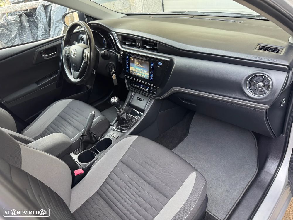 Toyota Auris 1.4 D-4D Comfort+Pack Sport - 6
