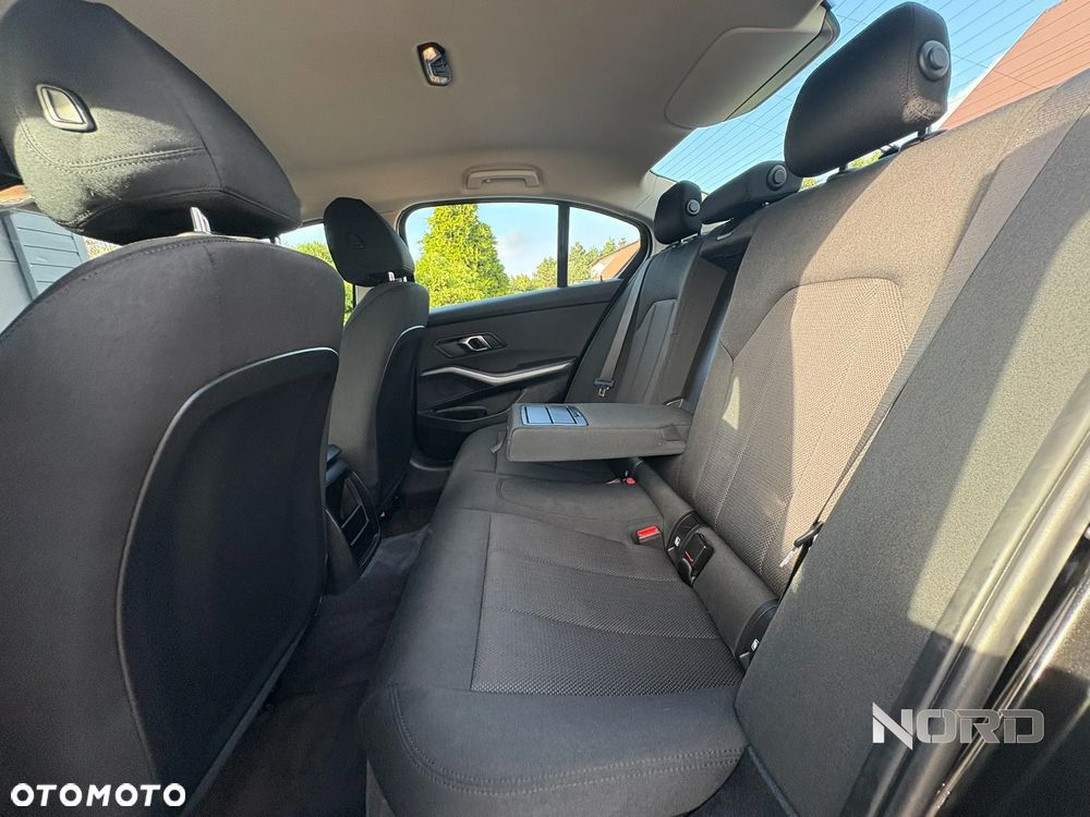 BMW Seria 3 320d mHEV - 24