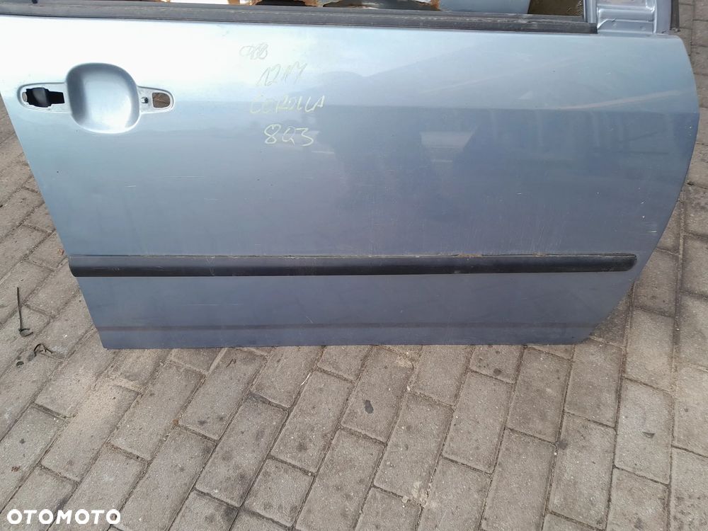 TOYOTA COROLLA E12 DRZWI PRAWE PRZEDNIE PRAWY PRZOD KOLOR: 8Q3 - 1
