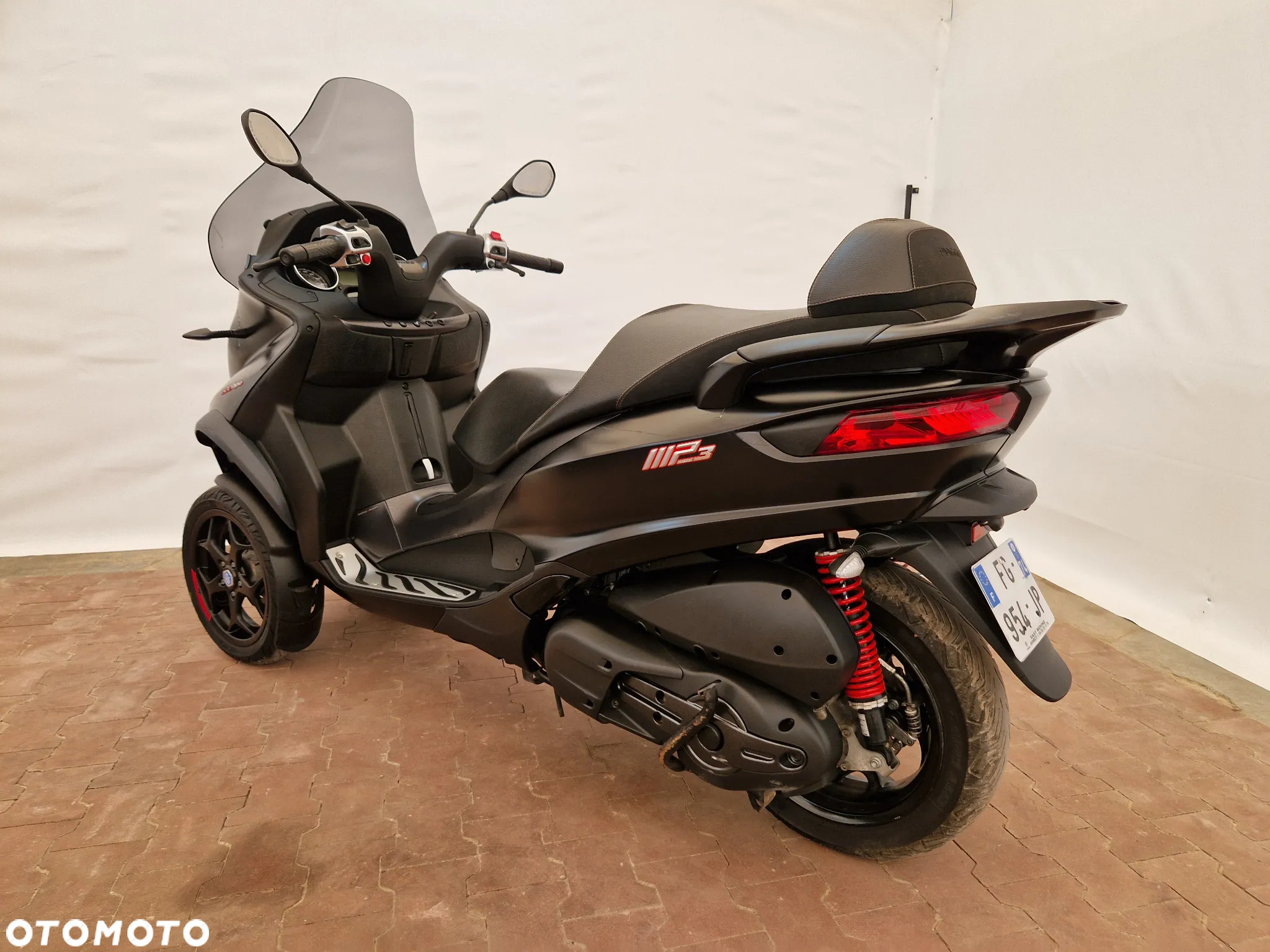 Piaggio MP-3 - 11