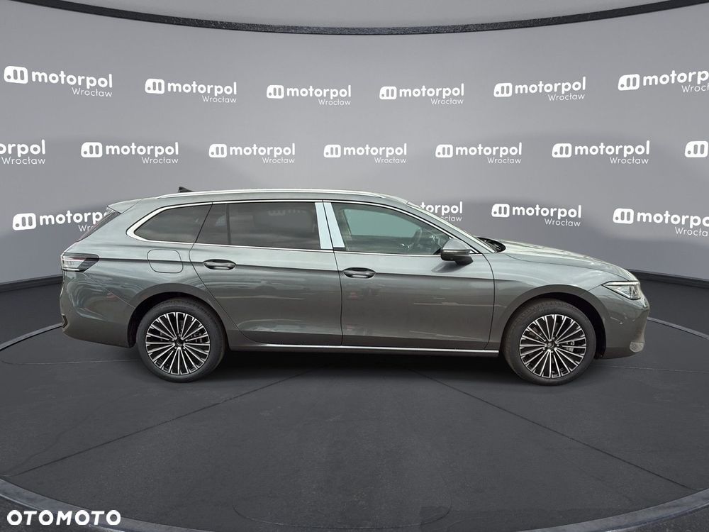 Volkswagen Passat - 12