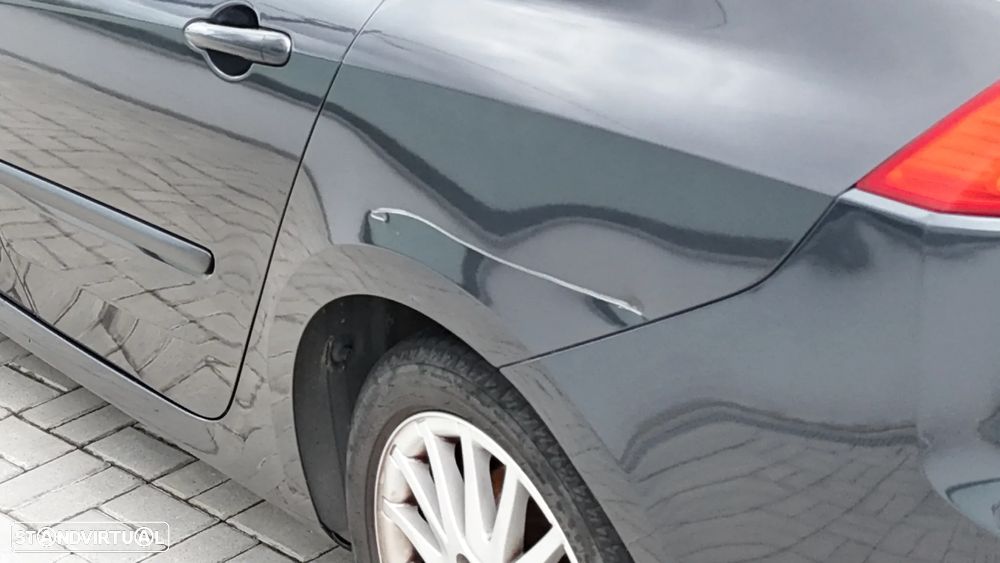 Renault Laguna 2.0 dCi Dynamique - 4