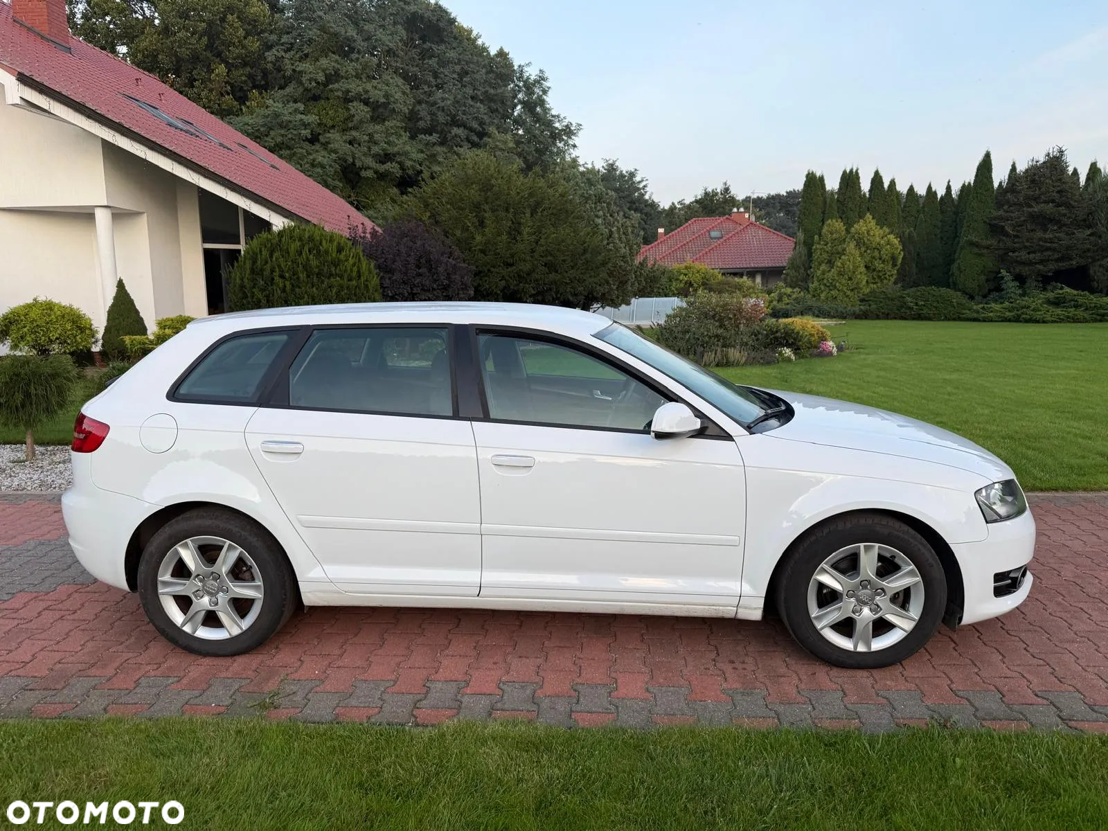 Audi A3 Sportback 1.6 TDI DPF Ambiente - 4