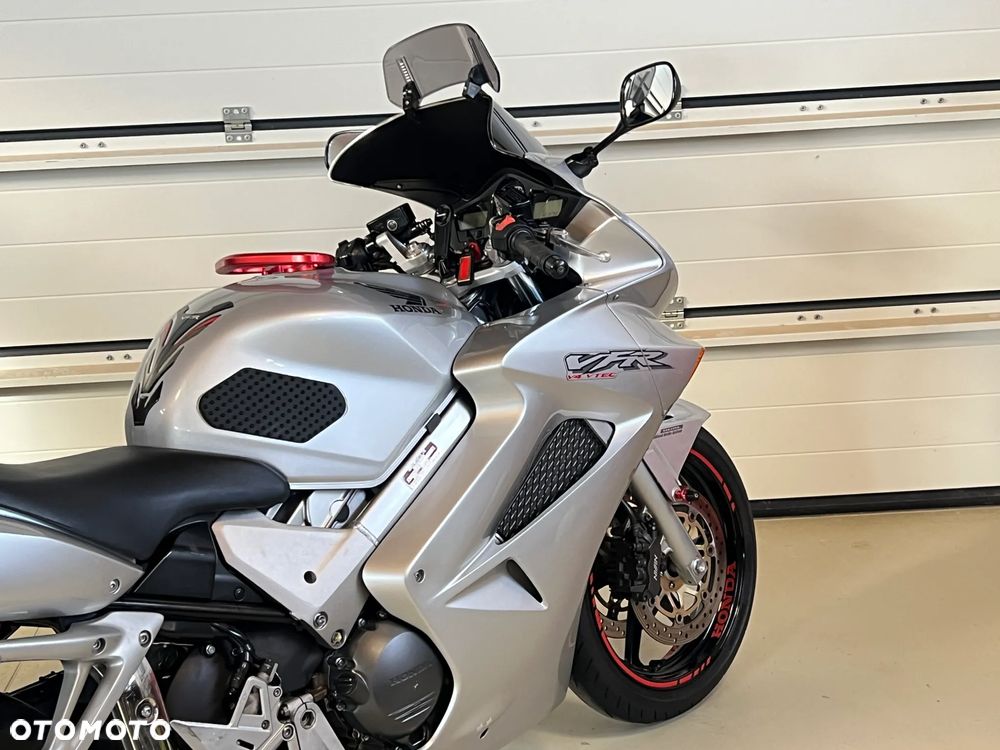 Honda VFR - 8