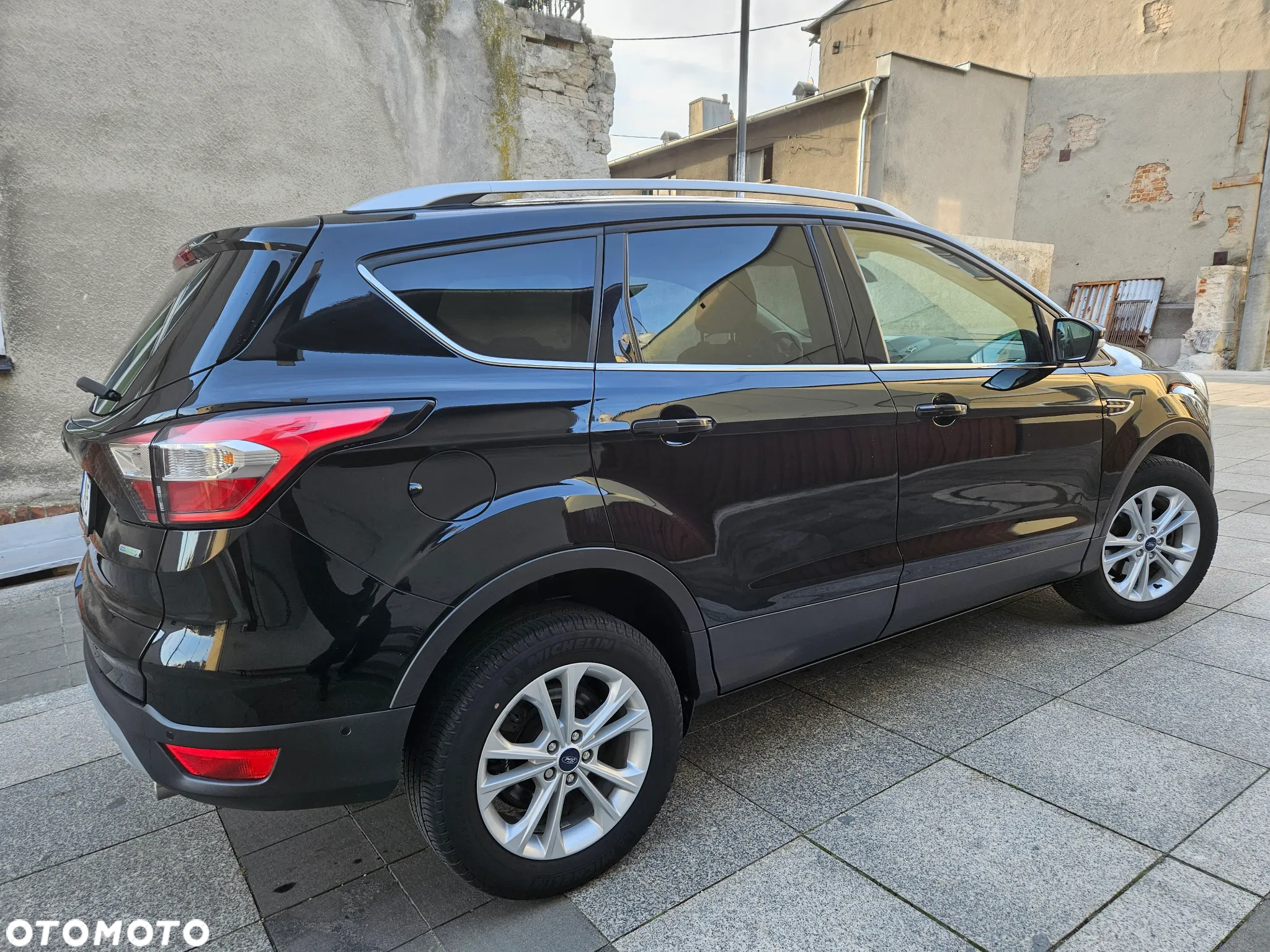 Ford Kuga 1.5 EcoBoost 2x4 Black & Silver - 11
