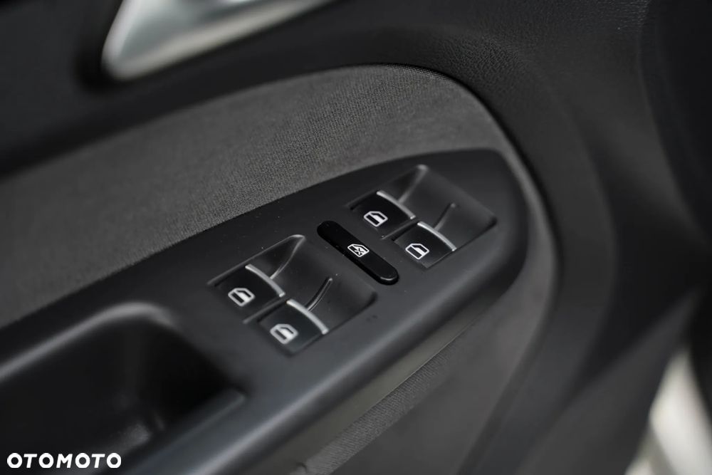 Volkswagen Touran 2.0 TDI DPF DSG R-Line Edition - 18