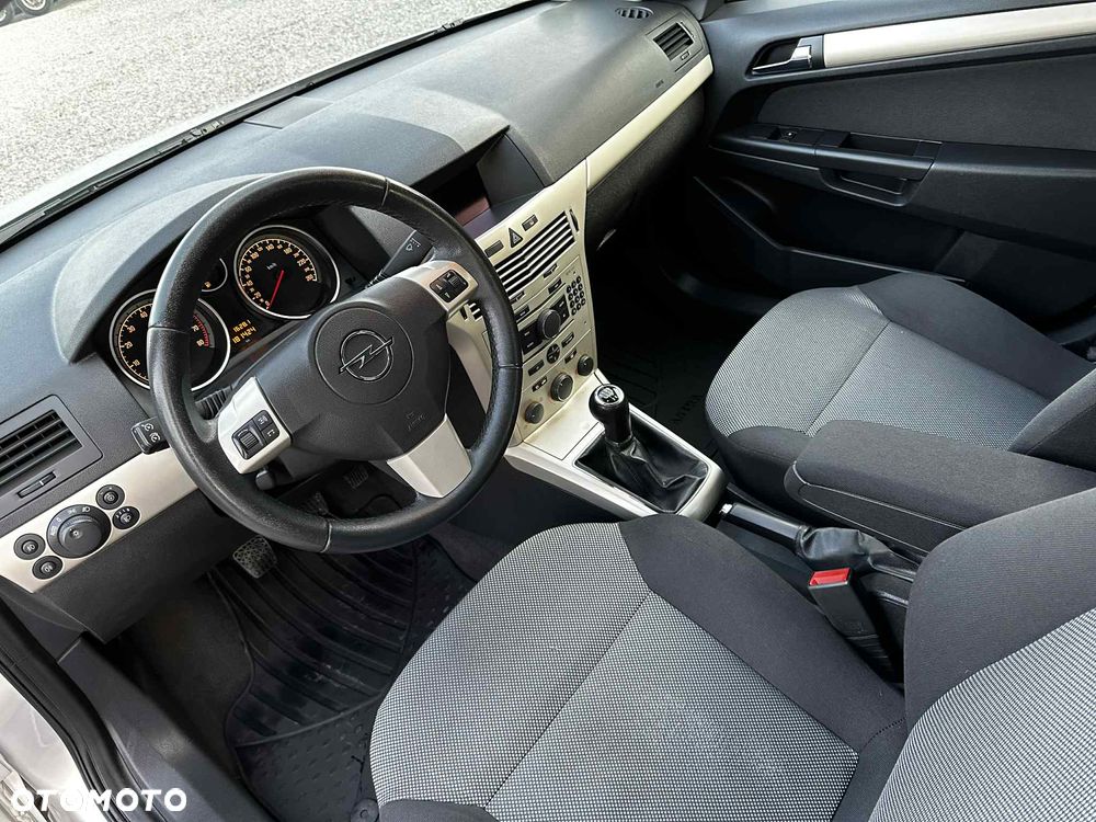 Opel Astra 1.6 NAVI - 21