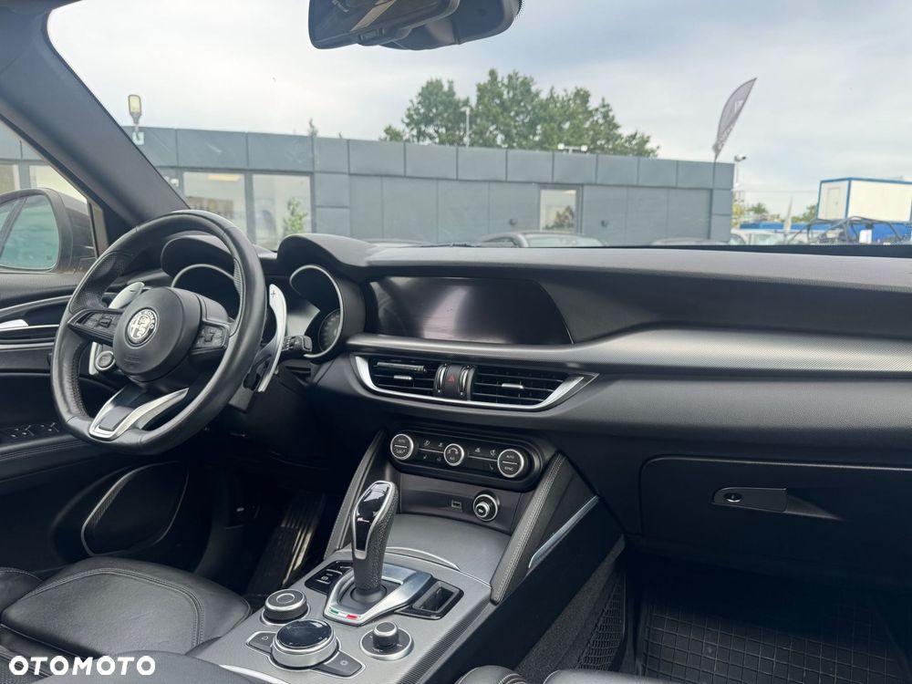 Alfa Romeo Stelvio - 17