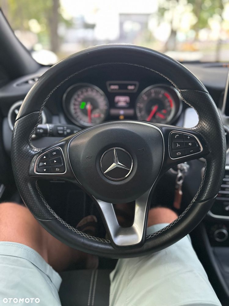 Mercedes-Benz CLA 200 Urban - 27