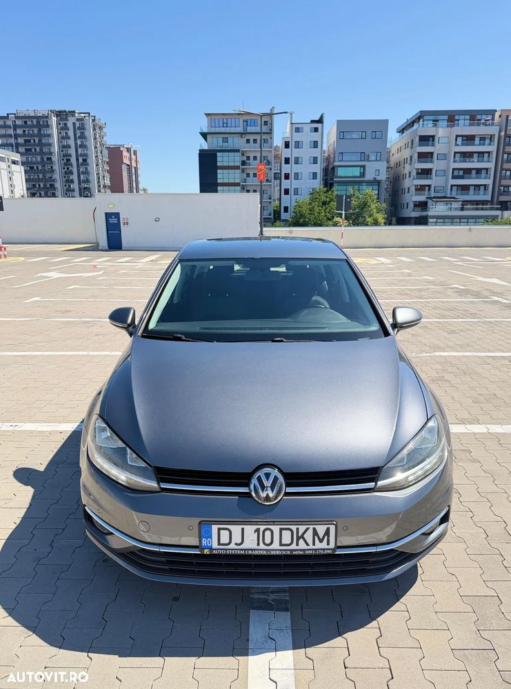 Volkswagen Golf - 1
