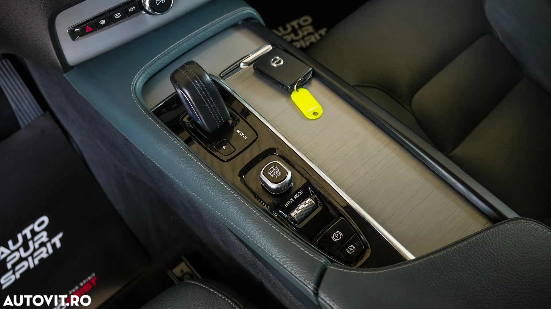 Volvo XC 90 T8 AWD Twin Engine Geartronic Momentum - 17