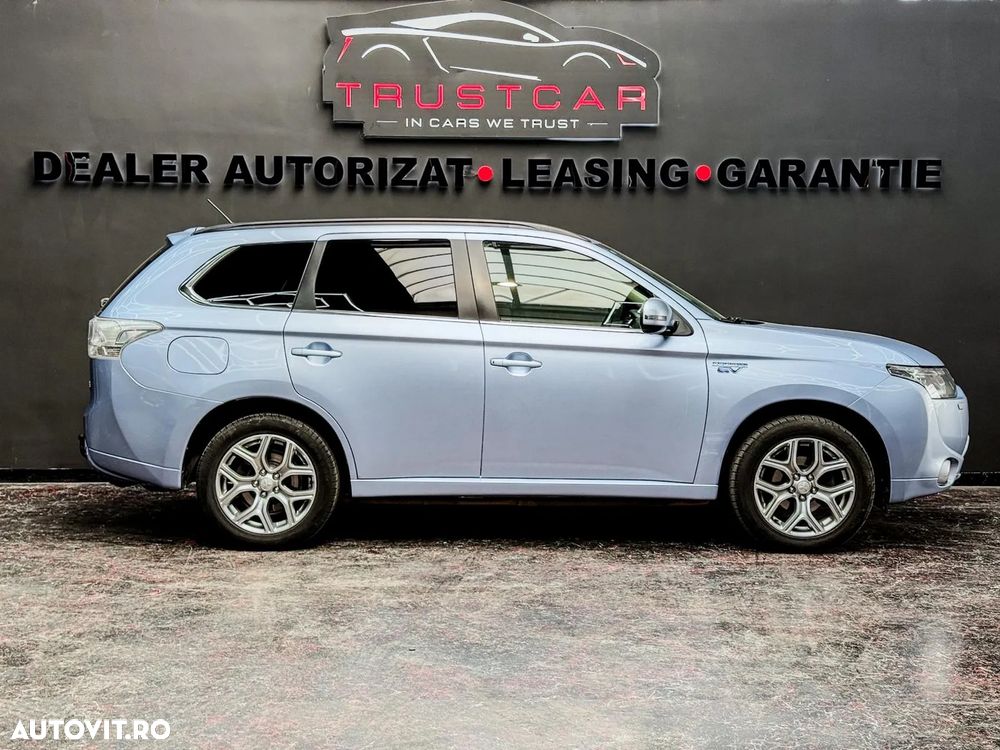 Mitsubishi Outlander - 2