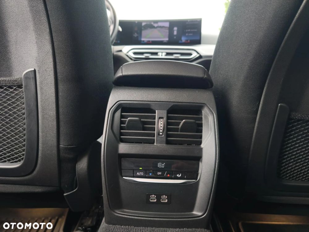 BMW Seria 3 320d xDrive - 27