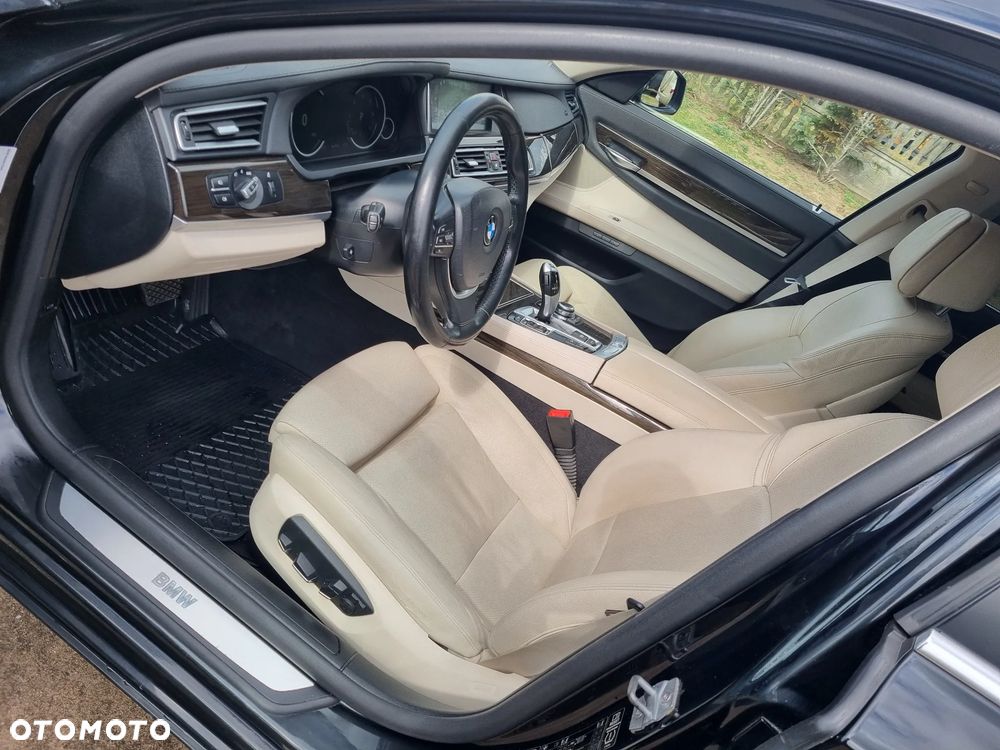 BMW Seria 7 740d xDrive - 22