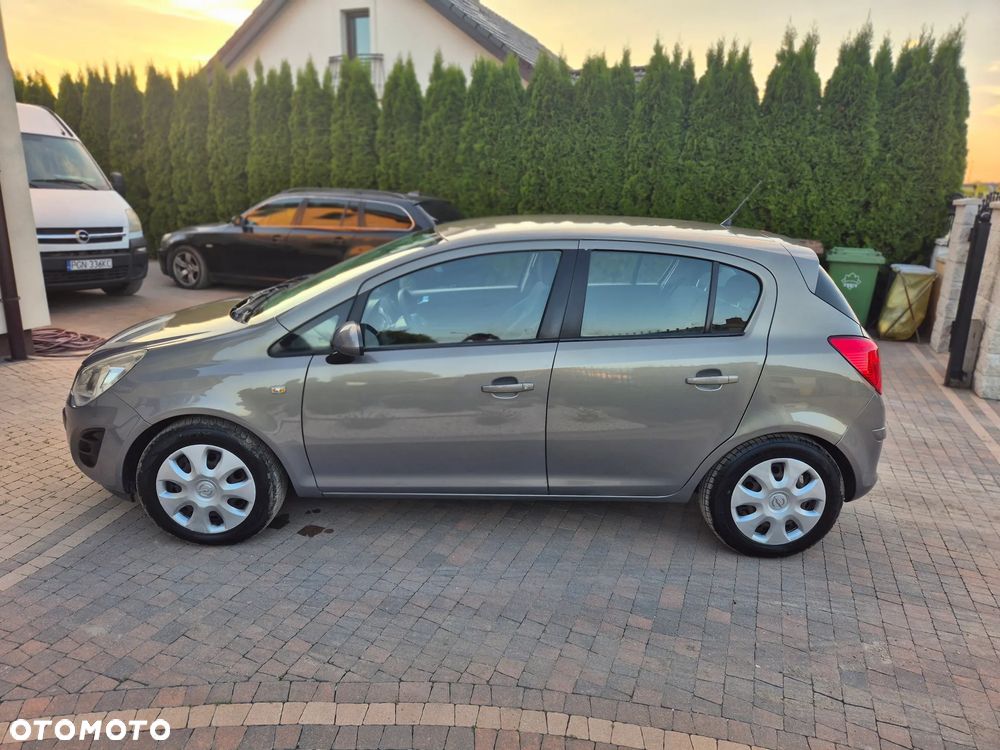 Opel Corsa 1.2 16V Essentia - 18
