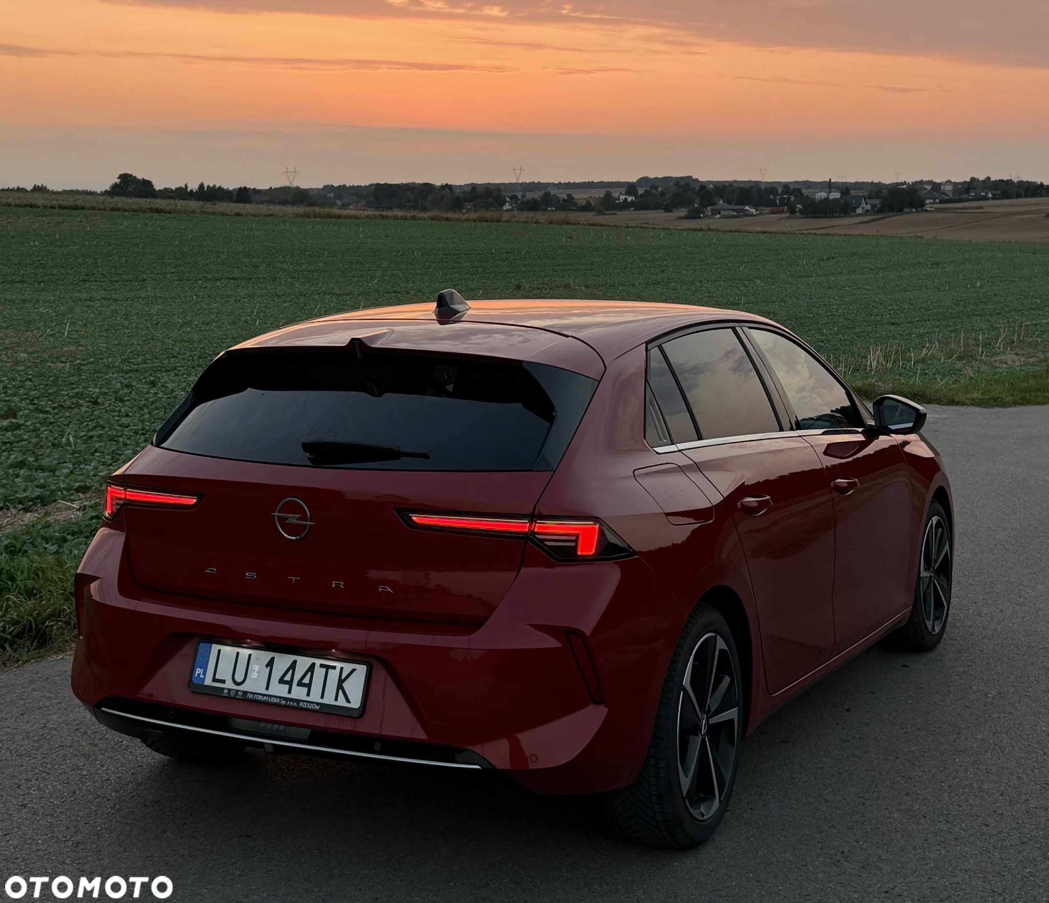 Opel Astra V 1.2 T Elegance S&S - 16