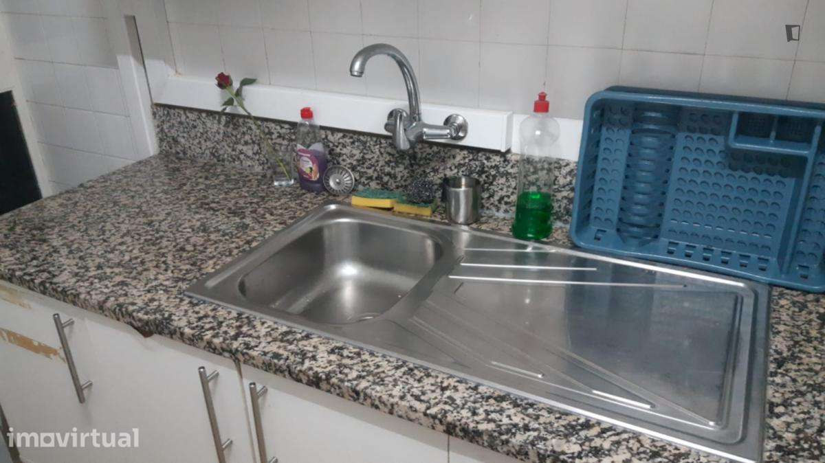 Quarto - localizado em Baixa Coimbra - Grande imagem: 5/10