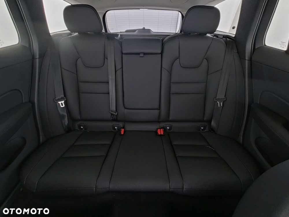 Volvo V60 B4 B DKG Plus Dark - 13