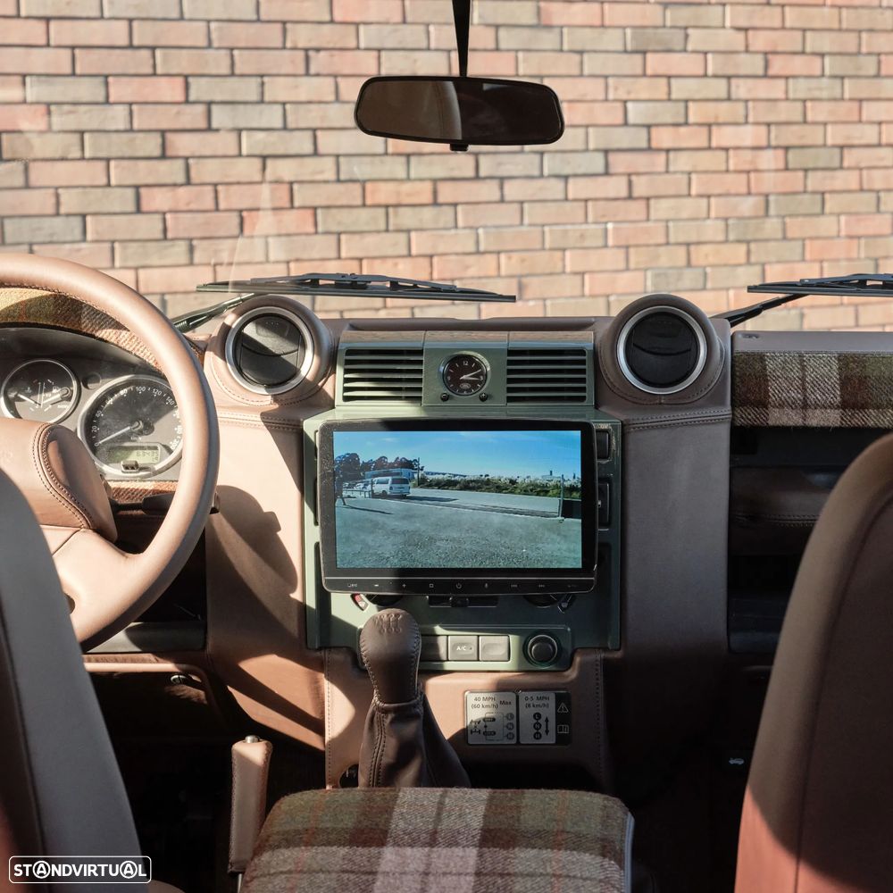 Land Rover Defender 90 SW 2.4 CRD SE - 13