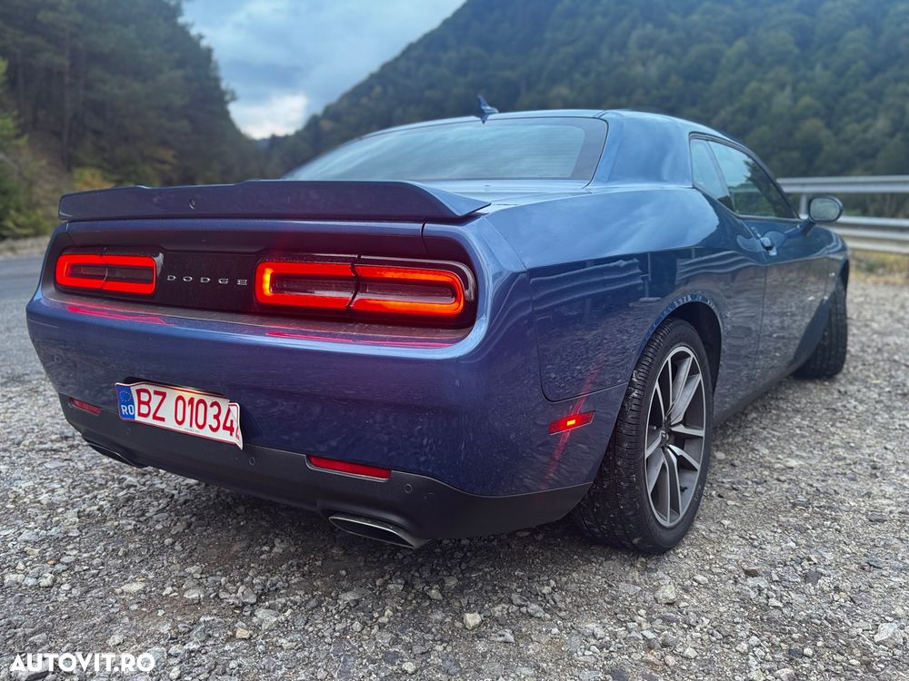 Dodge Challenger - 12