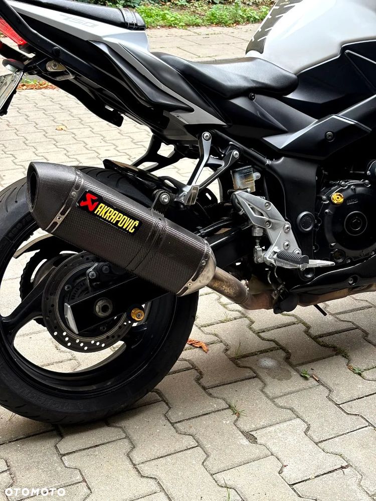 Suzuki GSR - 7