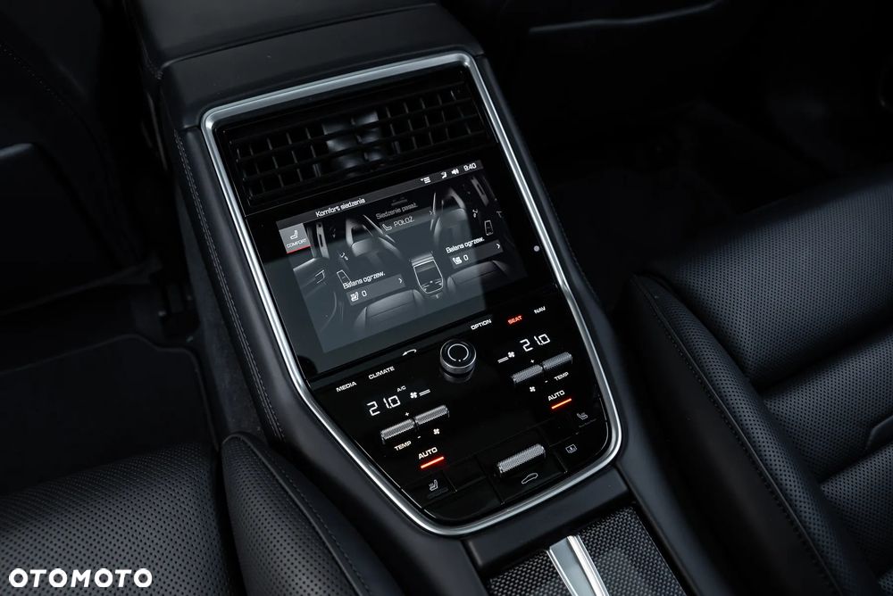 Porsche Panamera - 21