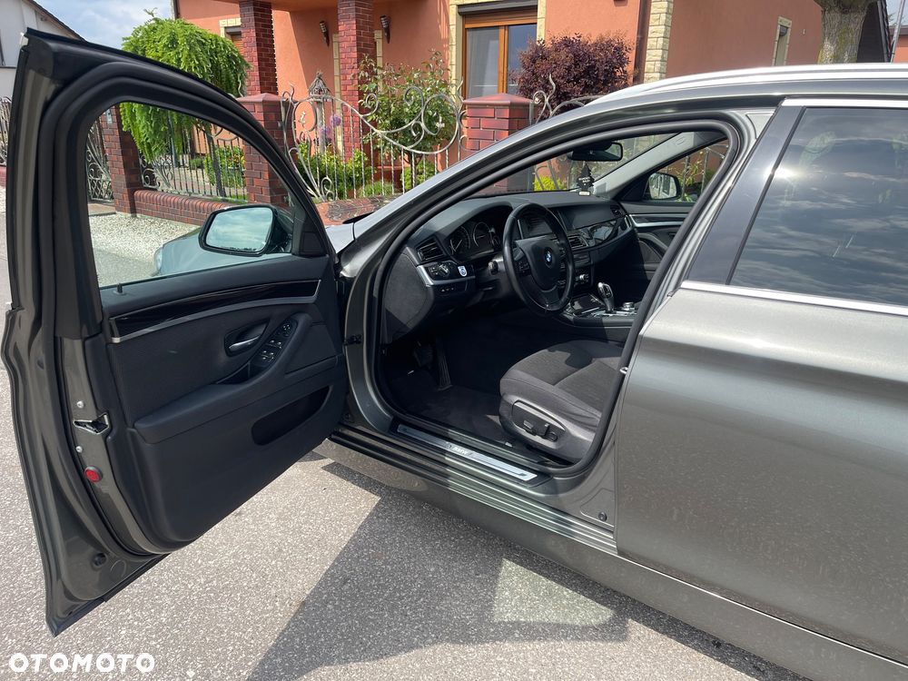 BMW Seria 5 525d Sport-Aut Modern Line - 11