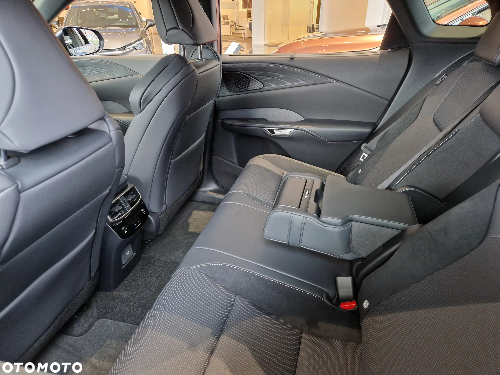 Lexus RX 500h F Sport Edition - 9