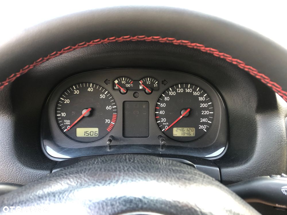 Volkswagen Bora 2.3 V5 - 13