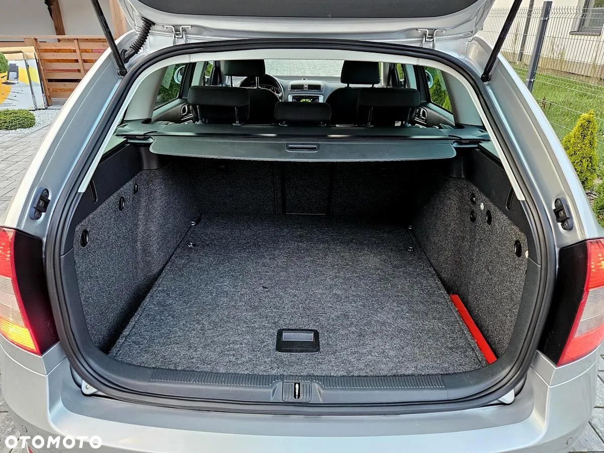 Skoda Octavia Combi 2.0 TDI DPF DSG FAMILY - 32