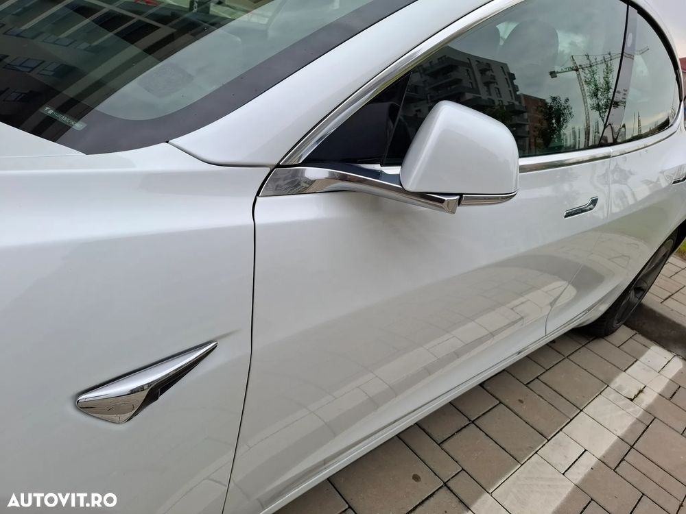 Tesla Model 3 - 12